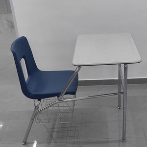 ชุดโต๊ะและเก้าอี้นักเรียน โครงโลหะ ท็อปพลาสติก ตะกร้าตาข่าย เฟอร์นิเจอร์โรงเรียน 92x63x75.5 ซม. ดีไซน์เรียบง่าย ทนทาน - Product Image 1