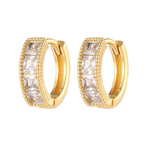 Boucles d'oreilles Huggies plaquées or 18 carats en zircon cubique, nouveauté géométrique pour femmes et jeunes filles, vente en gros à prix abordable - Product Image 5