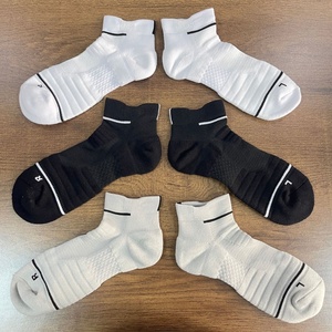 Chaussettes basses pour hommes en gros, personnalisables avec logo, respirantes, de compression, pour la course, écologiques, tricotées, pour le sport, en vrac, OEM - Product Image 2