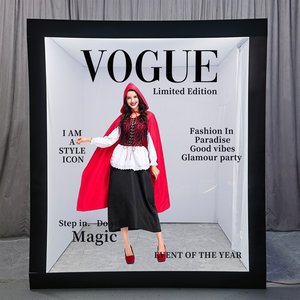 Boîte de photomaton en forme de traîneau du Père Noël et des rennes pour centre commercial, événement de Noël, fête des fêtes, festival d'hiver et cadeau - Product Image 3