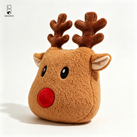 Coussin décoratif de Noël en peluche 3D en polyester en forme de tête de renne avec yeux brodés et nez rouge