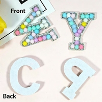 Patchs Alphabet en Perles et Strass Couleurs Assorties Prêts à l'emploi, Appliques Lettres à Coudre pour Décoration DIY Vêtements et Sacs, Vente en Gros