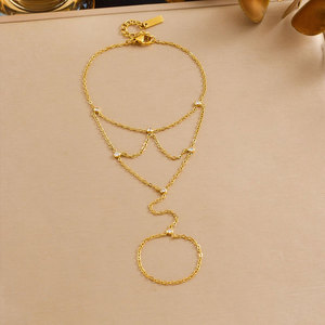 Pulsera de Cadena para Mano de Novia con Anillo de Corazón, Chapada en Oro PVD de 14k y 18k, de Acero Inoxidable 316L que No se Deslustra, para Mujer - Product Image 1