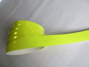 Khả năng hiển thị cao không thấm nước PET conspicuity Sticker Heavy Duty màu xanh lá cây an toàn phản chiếu băng cho xe tải Mũ bảo hiểm rào cản OEM/ODM - Product Image 6