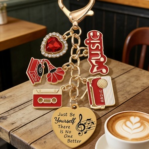 Portachiavi Smaltato a Forma di Cuore Rosso Cartone Animato con Nastro Musicale e Giradischi, <span class=keywords><strong>Serie</strong></span> Musicale, Ciondolo per Borsa, Regalo Personalizzato per Amici - Product Image 4