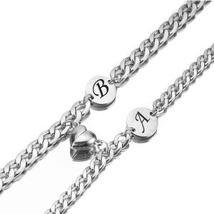 Bracelets de couple Hip Hop vintage en acier inoxydable étanche avec breloques lettres et aimants cœur, vente en gros - Product Image 1