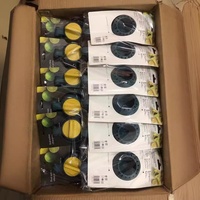 Handmatige nylon sinaasappelsapcentrifuge, eenvoudige mini-sapbeker voor thuisgebruik, kleine fruitsapcentrifuge voor sinaasappels en citroenen
