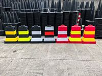 Bolardo de Tráfico de PVC/TPU de Alta Resistencia de 83 cm, Base KD de 38x58 cm, Poste de Seguridad Reflectante Rojo y Negro, Poste de Aislamiento para Estacionamientos y Carreteras
