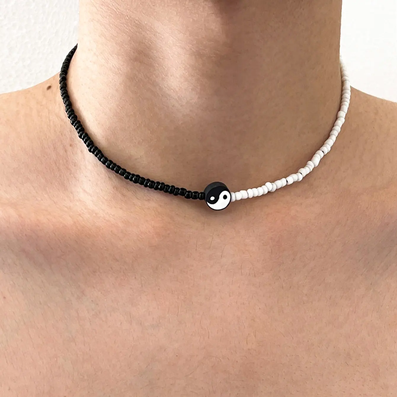 Sindlan New Arrival Yin Yang Tai Chi Bagua Black and White Beads Stitching Short Choker Necklace