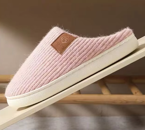 Nouvelles pantoufles de luxe pour femmes avec semelle TPR de qualité supérieure, doublure en peluche et matériaux haut de gamme - Product Image 6