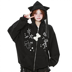 Sweat à capuche noir avec motif doodle mignon, coupe ample et design streetwear décontracté - Product Image 4