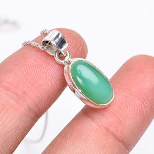 Collar con Colgante Ovalado de Crisoprasa Natural YASHEE, Engaste en Plata, Gema Curativa, Joyería Unisex para Regalo - Product Image 5