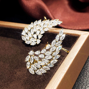 Orecchini a lobo con ali d'angelo per donna, eleganti accessori per l'uso quotidiano - Product Image 2