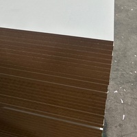 Panneau MDF mélaminé en placage de bois pour utilisation dans les meubles commerciaux, surface traitée UV