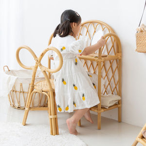 Chaise pour enfants en rotin avec des couleurs roses, design moderne, chaise d'hôtel, finition peinte en poudre pour une utilisation en intérieur et en extérieur - Product Image 4