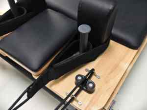 Cama Plegable de Madera de Roble y Aleación de Aluminio para Pilates, con Diseño Plegable y Color Personalizable, para Estudio de Pilates en Casa - Product Image 4