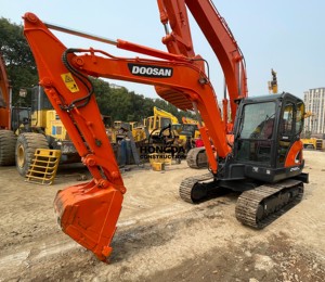 Meilleure qualité 6 tonnes DOOSAN DX60 petite pelle de machines de construction utilisée - Product Image 1