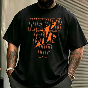 Camiseta de manga corta para hombre con estampado Never Give Up, color verde oliva, algodón, informal, cuello redondo, corte regular - Product Image 2