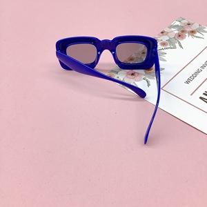 2023 occhiali da <span class=keywords><strong>sole</strong></span> per bambini occhiali da <span class=keywords><strong>sole</strong></span> per bambini con montatura quadrata personalità della moda net celebrity y2k new trendy vintage sun shades - Product Image 4