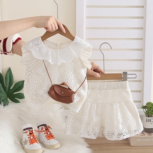 Set Estivo Casual per <span class=keywords><strong>Bambina</strong></span> con Top Senza Maniche in Pizzo e Shorts con Colletto a Volant Nero - Product Image 4