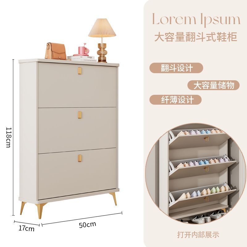 Crema, triple, 50 cm de largo, 17 cm de grosor, 118 cm de alto.