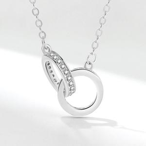 Collana con Pendente a Doppio Anello Diamantato Stile Sportivo, Catena in Lega a Bambù per Donna, Little Red Book - Product Image 1