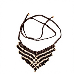 Collier en macramé crème marron fait main, réglable, vente en gros - Product Image 1