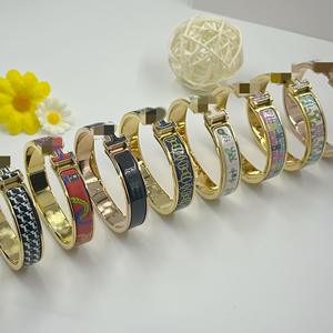 Gelang Bangle 6mm untuk Wanita, Berlapis Emas 18K, Baja Anti Karat, Lukisan Enamel Vintage, Multiwarna, Personalisasi, Dilengkapi Pelumas - Product Image 3