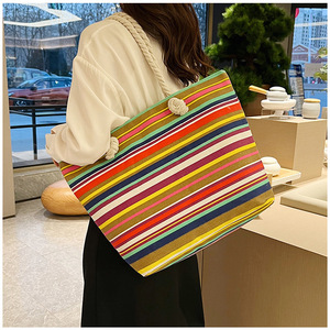 Sac à main pliable grande taille pour femme, fourre-tout décontracté en toile imprimée fleurs et graffiti, sac de plage à bandoulière – Vente en gros usine - Product Image 3
