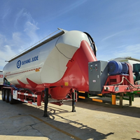 Semi-remorque citerne à ciment fiable en acier au carbone à 3 essieux de 30 000 L avec décharge par compresseur d'air pour le transport de poudre sur longue distance