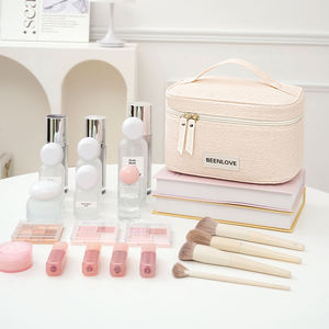 Sac de toilette de voyage portable de grande capacité en polyester avec un style tendance et une fermeture éclair, portable - Product Image 2