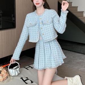 여성 사용자 정의 순수 폴리 에스테르 크루 넥 버튼 블레이저 미니 주름 스커트 솔리드 핑크 트위드 정장을위한 가을 캐주얼 투피스 세트 - Product Image 5