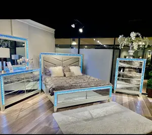 camas conjunto de diamantes Suppliers-Novo estilo moderno design real espelho tamanho cama queen, cama com luzes led e mesa de cama conjunto de móveis do quarto