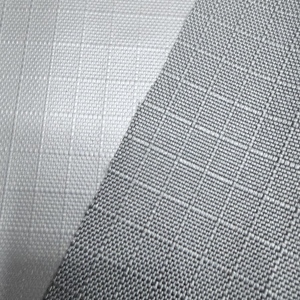Tissu Oxford 600D enduit PVC Ripstop résistant à l'abrasion et imperméable à prix compétitif pour imperméables et bâches - Product Image 5