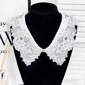 Colletto Finto di Alta Qualità in Fibra di Poliestere Ultra Leggera con Fiori Ricamati e Strass - Product Image 5