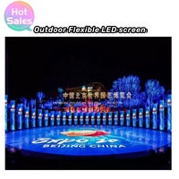 Pantalla LED Flexible para Exteriores de 7680x4320mm, Pantalla Grande Flexible de Forma Especial para Proyectos de Turismo Cultural al Aire Libre