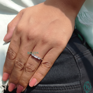 แหวนหมั้นเพชรสำหรับการเจียระไนในห้องแล็บซึ่งเป็นทางเลือกที่หรูหราและมีจริยธรรมสำหรับเพชรธรรมชาติ - Product Image 1