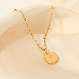 Collier pour femme en acier inoxydable doré, style rétro, avec pendentif fleur marguerite gravé sur mesure - Product Image 1