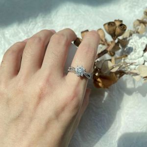 Anillos de Plata de Ley 925 con Diseño de Clúster CZ de Dylam, Anillo de Plata con Piedra Blanca, Anillo de Circonia Cúbica de Plata de Ley - Product Image 4