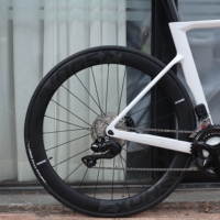 Vélo de route en carbone T800 EPS avec groupe électronique Ultegra Di2, freins à disque hydrauliques et roues en carbone de 50 mm 35