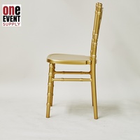 Chaise de mariage empilable en or massif avec dossier torsadé – Durable, faite à la main, portable pour fêtes et événements en extérieur