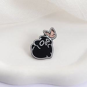 Broche de Aleación de Zinc con Baño de Níquel Negro y Protección UV, Diseño de Gatito Negro con Mariposa, Estilo Suave y Adorable, Accesorio para Niñas - Product Image 3