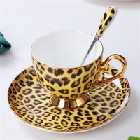Tasse en porcelaine avec cuillère haute qualité grande capacité tasse droite style européen petite tasse à thé en céramique de luxe