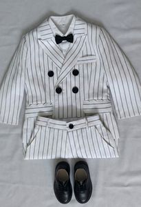 Fabricant vietnamien, vente en gros de vêtements formels pour enfants, costume pour garçons à rayures fines blanches, double boutonnage, ensemble 2 pièces, veste et pantalon - Product Image 4