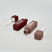 Tubes de brillant à lèvres carrés en plastique personnalisés de luxe bouteilles de cosmétiques vides pour surface sérigraphiée de rouge à lèvres