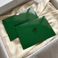 Ensemble de pochettes pour cartes et cartes d'information en carton blanc laminé personnalisé avec logo en feuille d'or noir pour l'emballage de vêtements