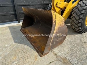 Cargadora de Ruedas Usada Komatsu WA200 en Buenas Condiciones para la Venta, Fabricada en Japón, con Pocas Horas de Trabajo - Product Image 3