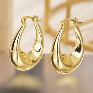 Pendientes de Oreja con Diseño Geométrico Triangular, Minimalistas, para Uso Diario - Product Image 1