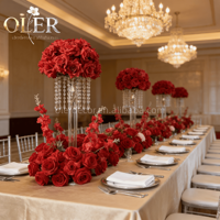 OLER Hochwertiger Seiden-Rotkranz mit Weißen Blumen Tischdekoration für Hochzeiten, Abschlussfeiern und Events – Dekorativer Kerzenleuchter-Drapierschmuck