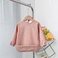 Bavoirs bébé imperméables colorés à bon prix, en PU lavable, avec poche, à manches longues et couverture intégrale